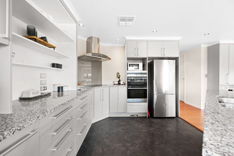 Photo of property in 16 Hampshire Court, Flagstaff, Hamilton, 3210