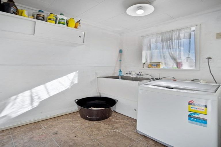 Photo of property in 15 Carbery Place, Manurewa, Auckland, 2102