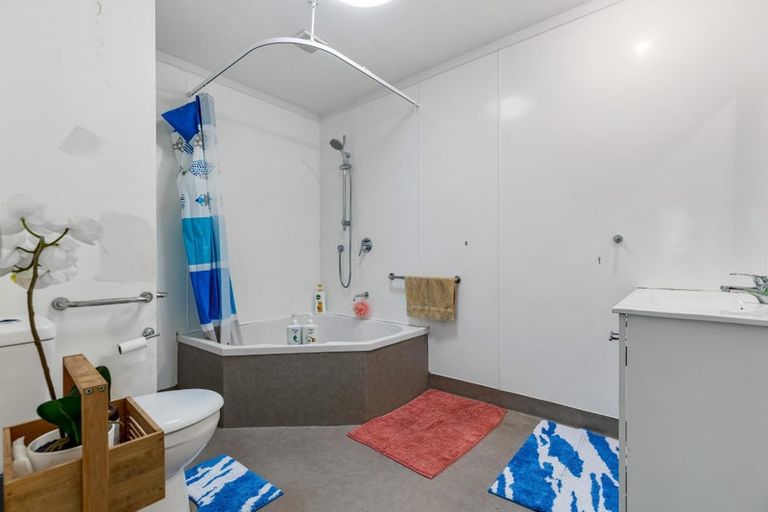 Photo of property in 16g Roick Parade, Glen Eden, Auckland, 0602