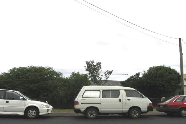 Photo of property in 2/207 Birkdale Road, Birkdale, Auckland, 0626