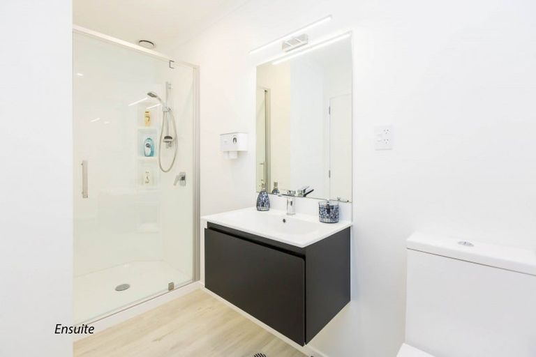 Photo of property in 2 Fitch Lane, Wallaceville, Upper Hutt, 5018