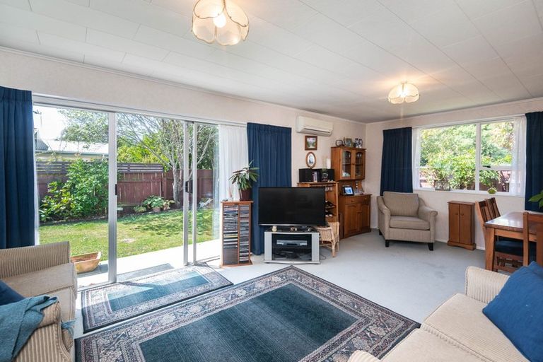 Photo of property in 13 Saint Ronans Avenue, Waterloo, Lower Hutt, 5011