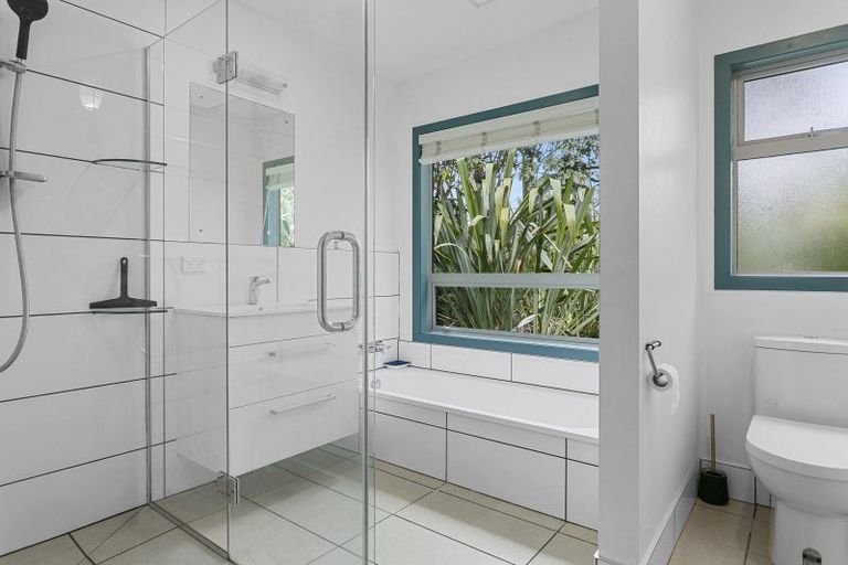 Photo of property in 69 Gillespie Place, Acacia Bay, Taupo, 3385
