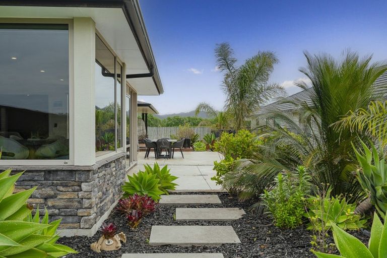 Photo of property in 15 Lady Jocelyn Place, Whitianga, 3510