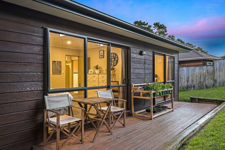 Photo of property in 45 Helleur Road, Massey, Auckland, 0614