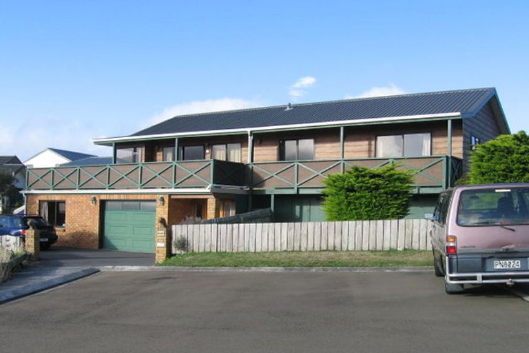 Photo of property in 32 Pelorous Street, Paparangi, Wellington, 6037