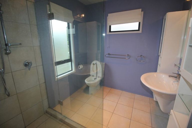 Photo of property in 28 Tamworth Crescent, Newlands, Wellington, 6037