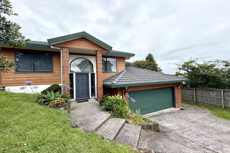Photo of property in 11 Van Dyke Place, West Harbour, Auckland, 0618