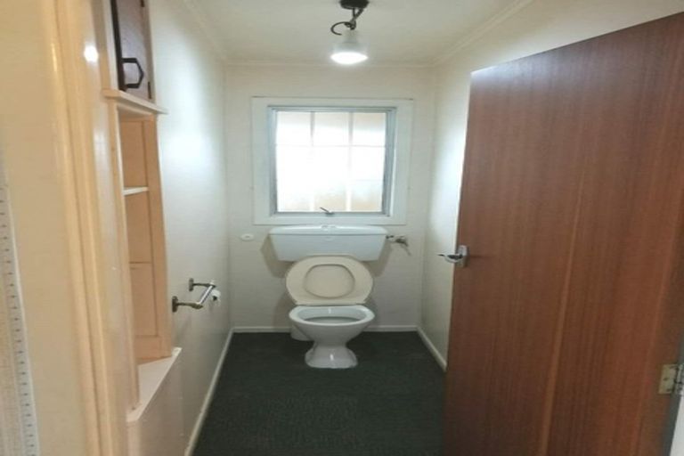 Photo of property in 3/69 Royal View Road, Te Atatu South, Auckland, 0610