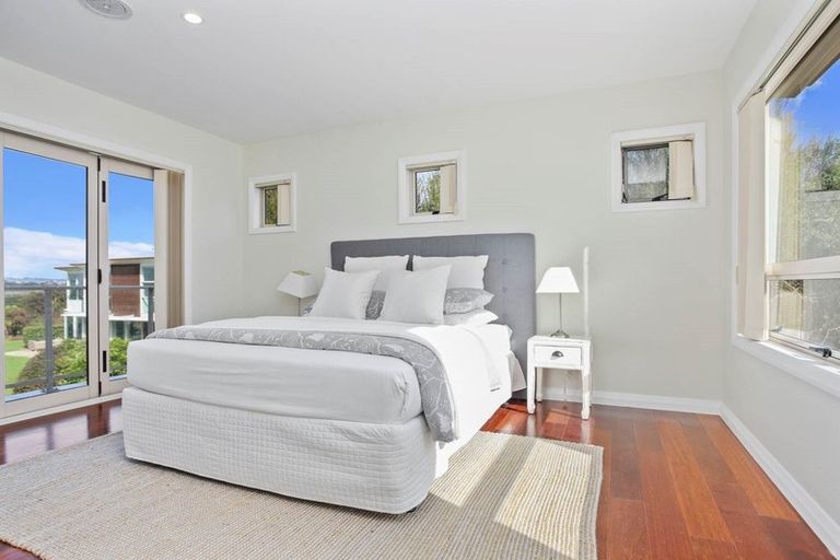 Photo of property in 51 Harbour View Road, Te Atatu Peninsula, Auckland, 0610