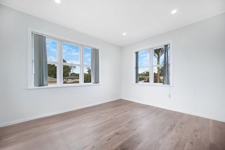 Photo of property in 16 Sylvan Crescent, Te Atatu South, Auckland, 0610