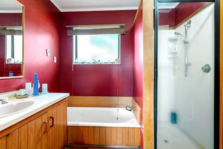 Photo of property in 17 Lee Road, Hannahs Bay, Rotorua, 3010