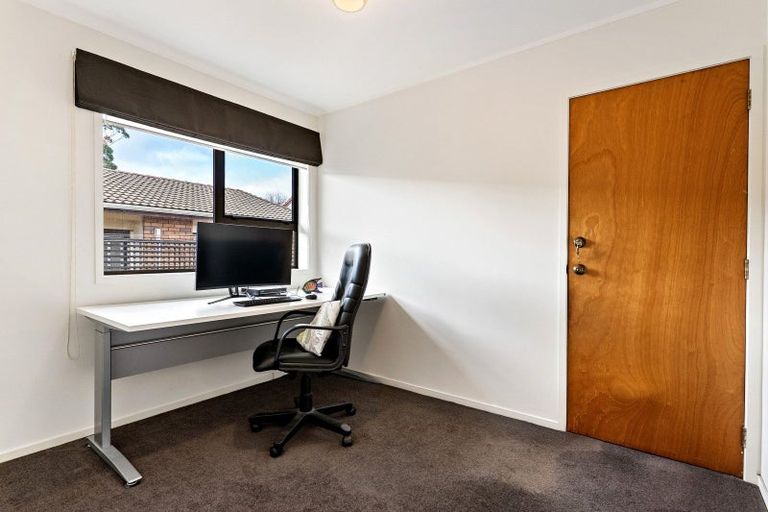 Photo of property in 2/6 Annette Avenue, Te Atatu South, Auckland, 0610