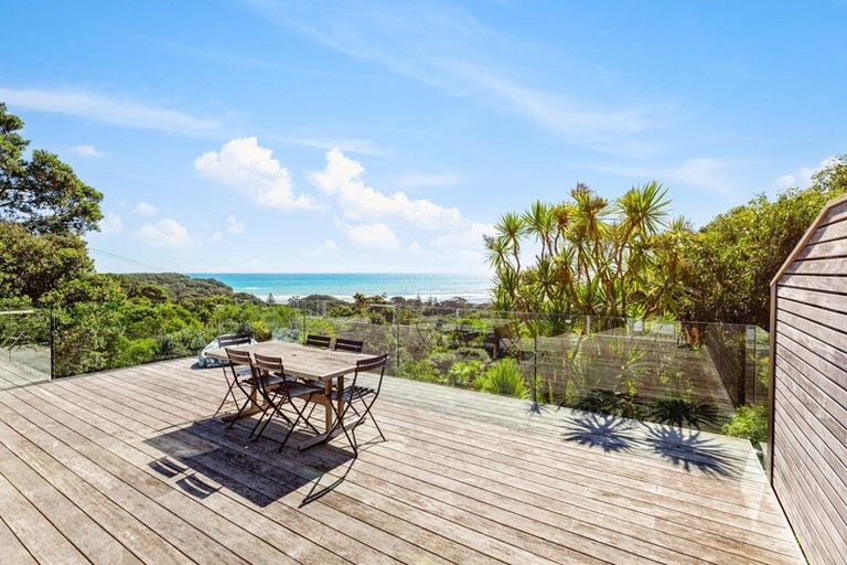 Photo of property in 52 Domain Crescent, Muriwai, Waimauku, 0881