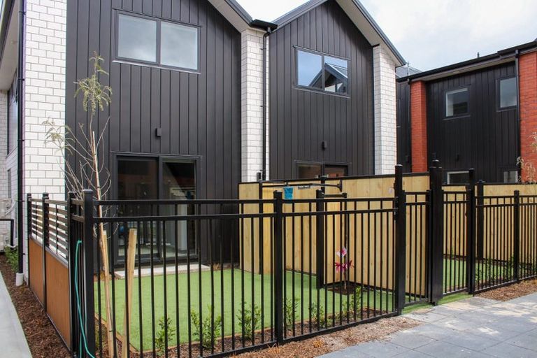 Photo of property in 2/12 Biddle Crescent, Taita, Lower Hutt, 5011