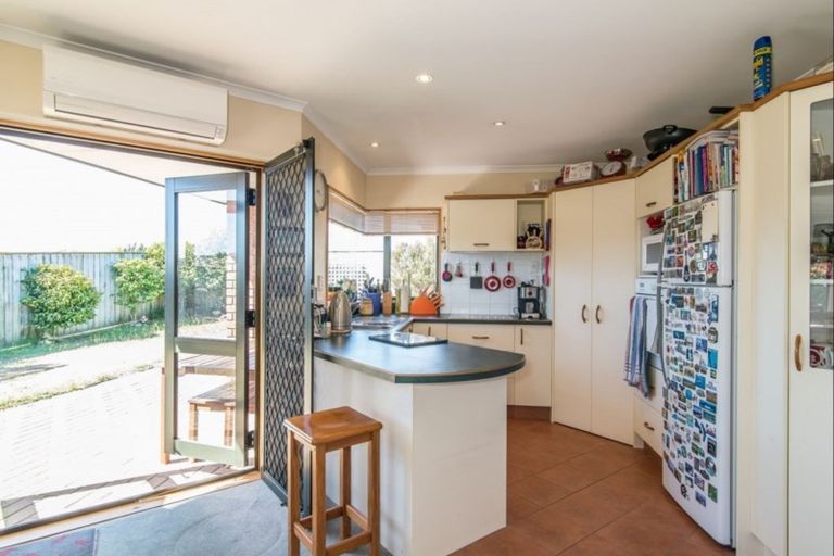 Photo of property in 139 Guildford Drive, Paraparaumu Beach, Paraparaumu, 5032