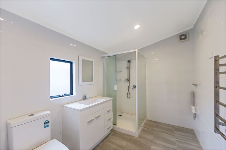 Photo of property in 38 Lanigan Street, Birkdale, Auckland, 0626