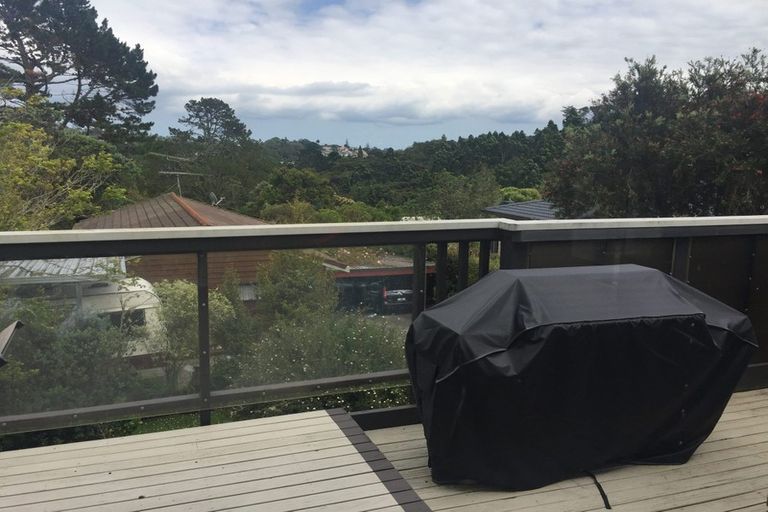 Photo of property in 2/26 Coroglen Avenue, Birkenhead, Auckland, 0626