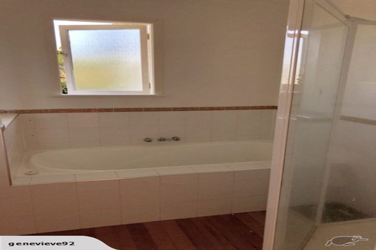 Photo of property in 50a Megan Avenue, Pakuranga Heights, Auckland, 2010