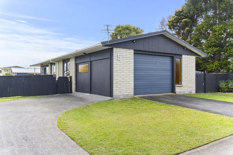 Photo of property in 5 Dillon Drive, Bell Block, New Plymouth, 4312