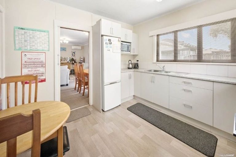 Photo of property in 61 Taikata Road, Te Atatu Peninsula, Auckland, 0610