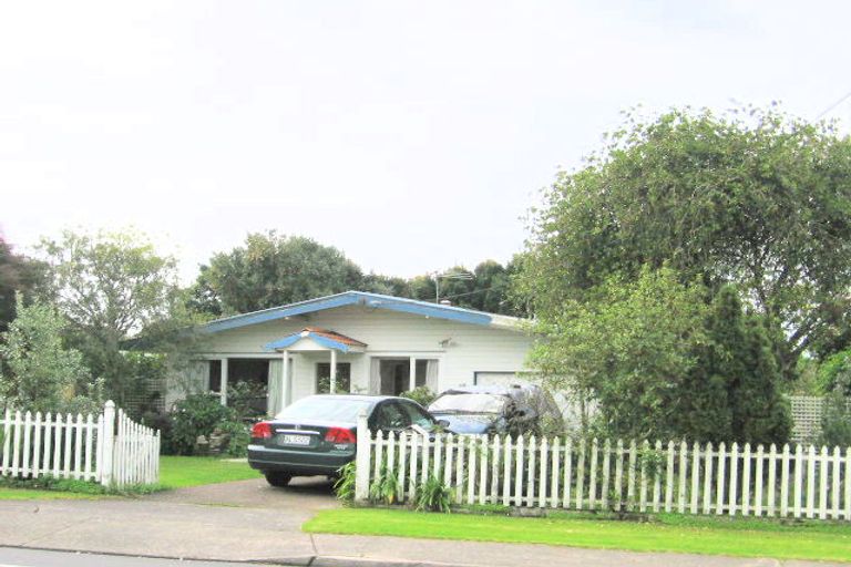 Photo of property in 24 Red Beach Road, Red Beach, 0932