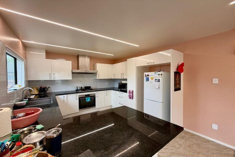 Photo of property in 9 Crestlands Place, Papakura, 2110