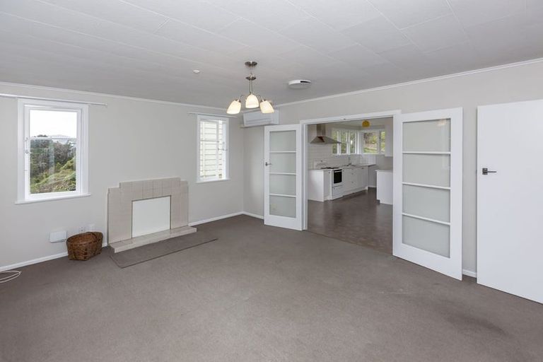 Photo of property in 6 Curtis Street, Northland, Wellington, 6012