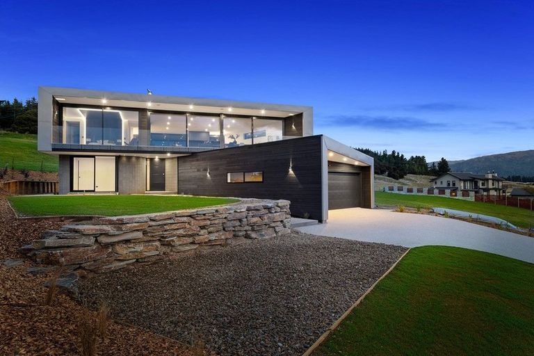 Photo of property in 58 Forest Heights, Wanaka, 9305