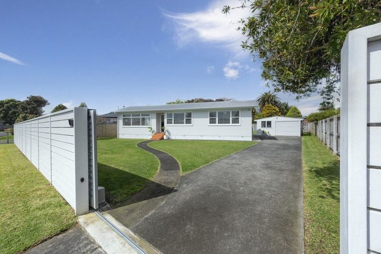 Photo of property in 8 Brennan Avenue, Te Atatu Peninsula, Auckland, 0610