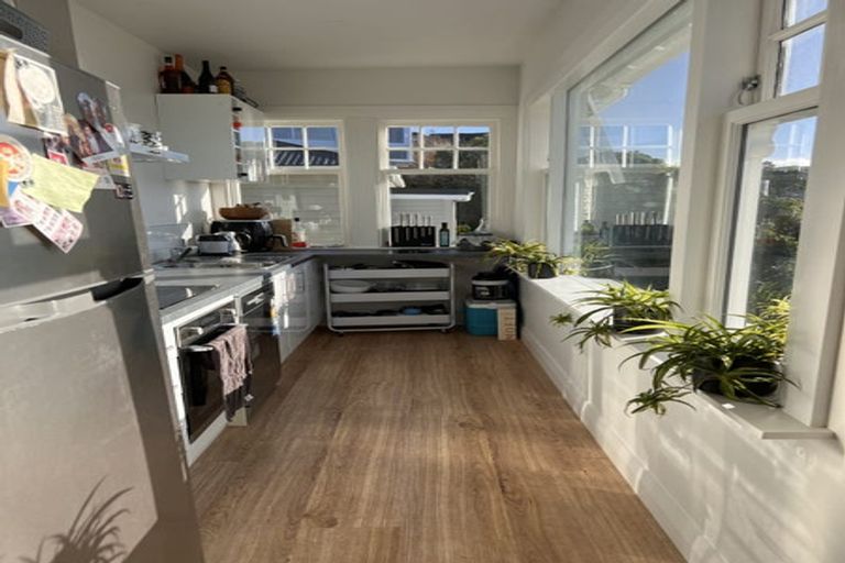 Photo of property in 18 Waipapa Terrace, Hataitai, Wellington, 6021