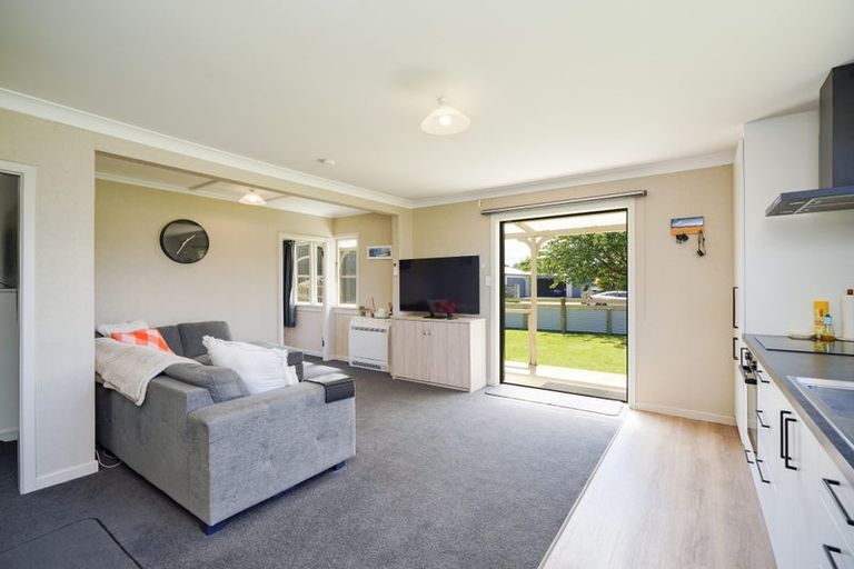 Photo of property in 18 Irvine Street, Wallacetown, 9816