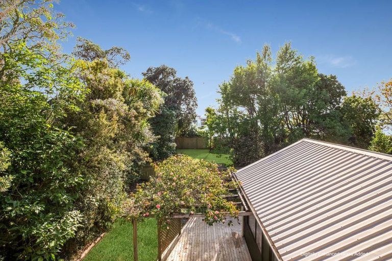 Photo of property in 42 John Dee Crescent, Red Beach, 0932