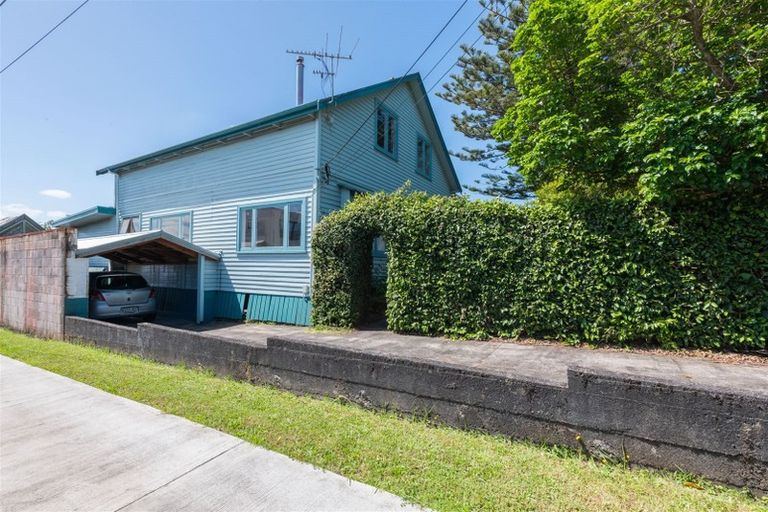 Photo of property in 4 Brandon Road, Glen Eden, Auckland, 0602