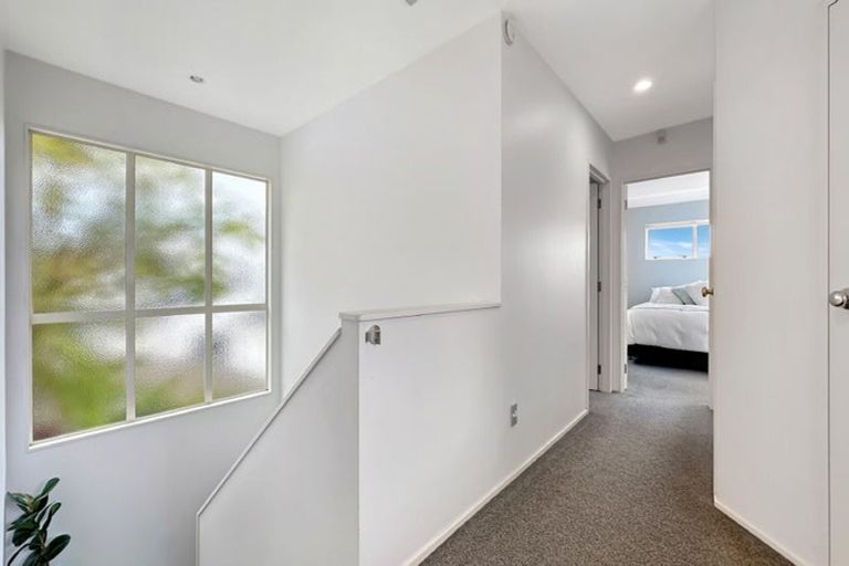 Photo of property in 2/15 Stephanie Close, Glenfield, Auckland, 0629