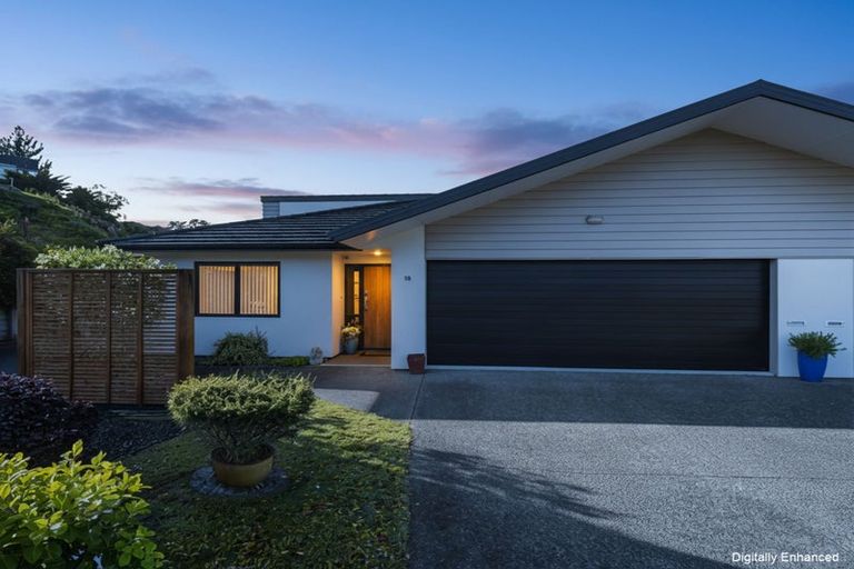 Photo of property in Caversham Park, 2/18 Caversham Road, Westmere, Whanganui, 4501