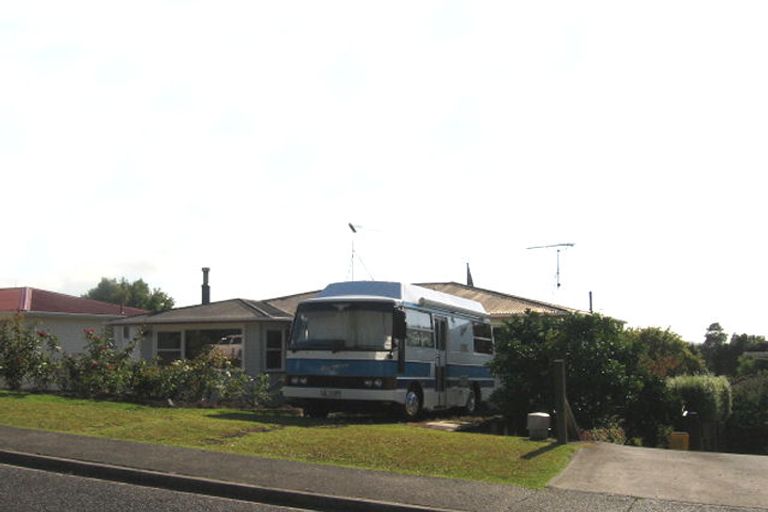 Photo of property in 12 Hatherlow Street, Glenfield, Auckland, 0629