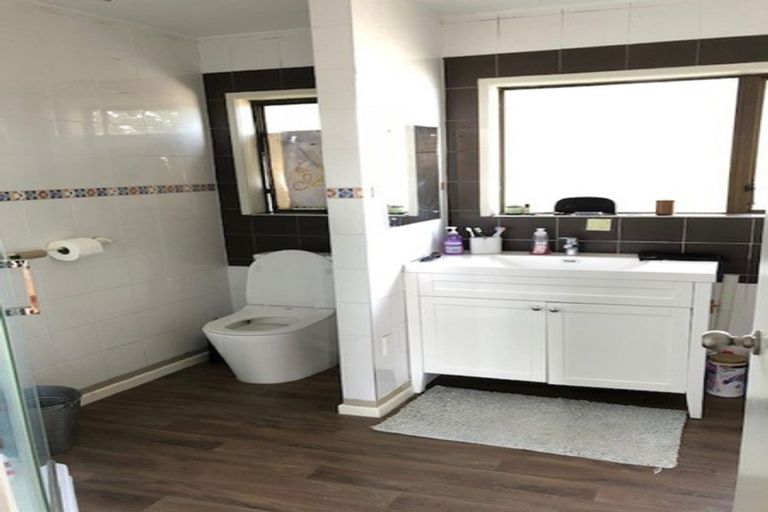 Photo of property in 463 Don Buck Road, Massey, Auckland, 0614