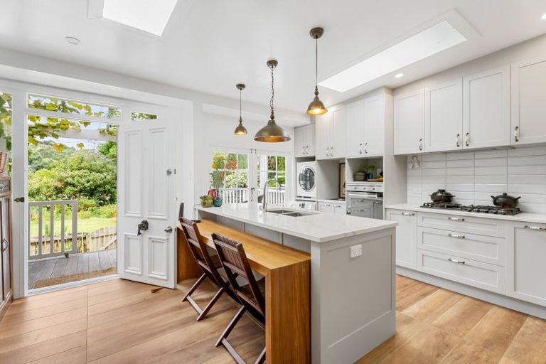 Photo of property in 200 Huia Road, Titirangi, Auckland, 0604