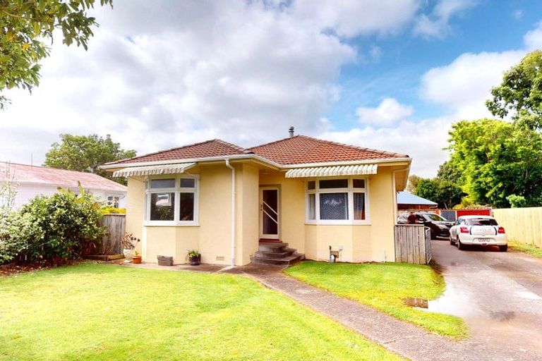 Photo of property in 28 Knowles Street, Terrace End, Palmerston North, 4410