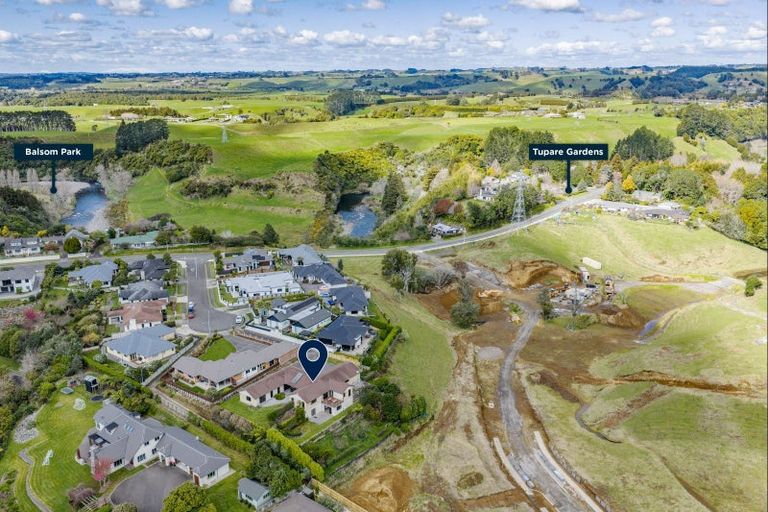 Photo of property in 5b Tupuhi Place, Highlands Park, New Plymouth, 4312