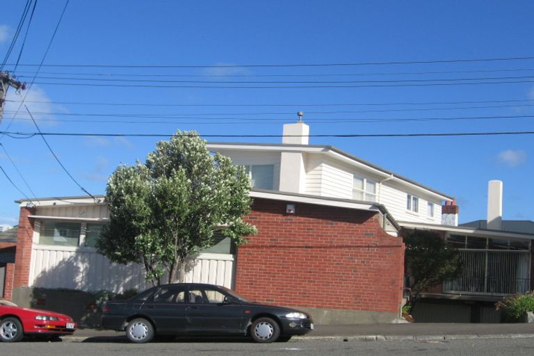 Photo of property in 15 Helen Street, Brooklyn, Wellington, 6021