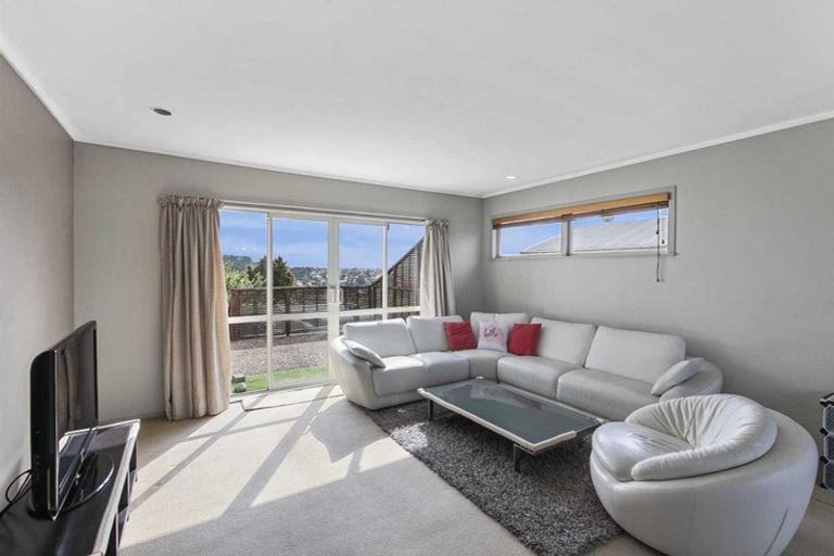 Photo of property in 92 Sunset Road, Unsworth Heights, Auckland, 0632