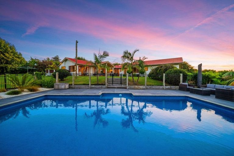 Photo of property in 15 Kaipara Road, Papakura, 2582
