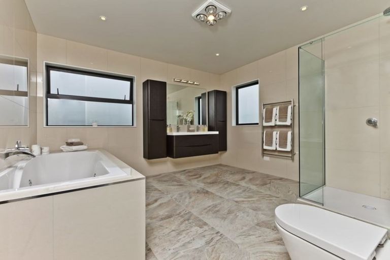 Photo of property in 18 Spyglass Street, Red Beach, 0932