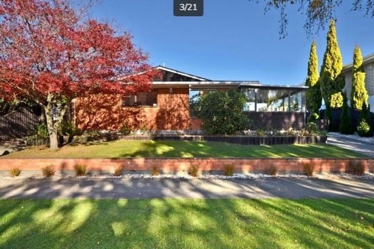 Photo of property in 15 Highland Place, Avonhead, Christchurch, 8042