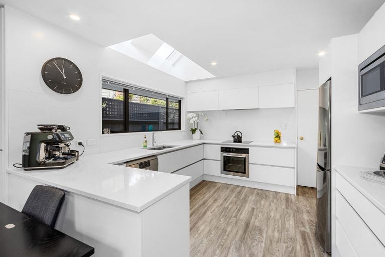 Photo of property in 22 Snowdon Road, Fendalton, Christchurch, 8052