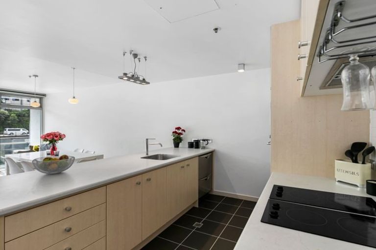 Photo of property in Montreaux Apartments, 2a/164 The Terrace, Wellington Central, Wellington, 6011