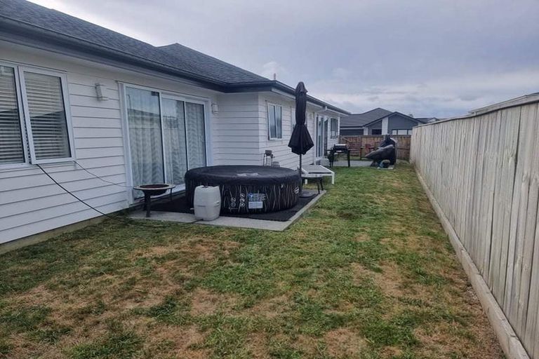 Photo of property in 20 Papa Orchard Drive, Kumeu, 0810