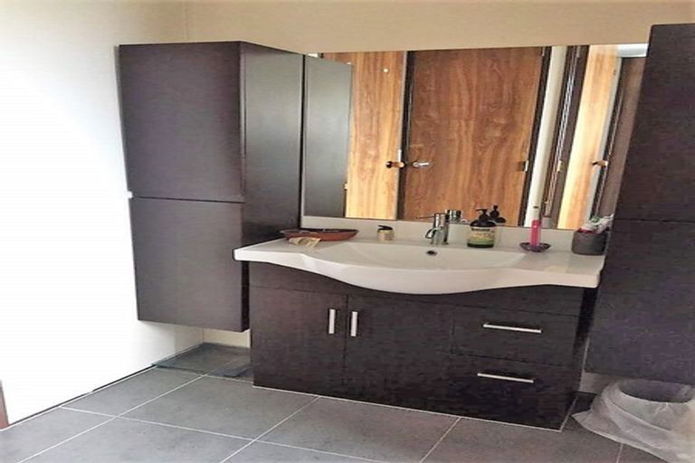 Photo of property in 12b Sandspit Road, Waiuku, 2123